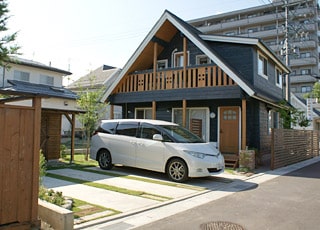 住宅街のログハウスでつくるエクステリア