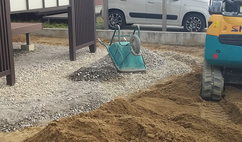 庭土の入れ替え 庭を後回しにすると余計にお金がかかります 長野市近隣の外構工事は実例豊富なガーデンファクトリーにお任せください